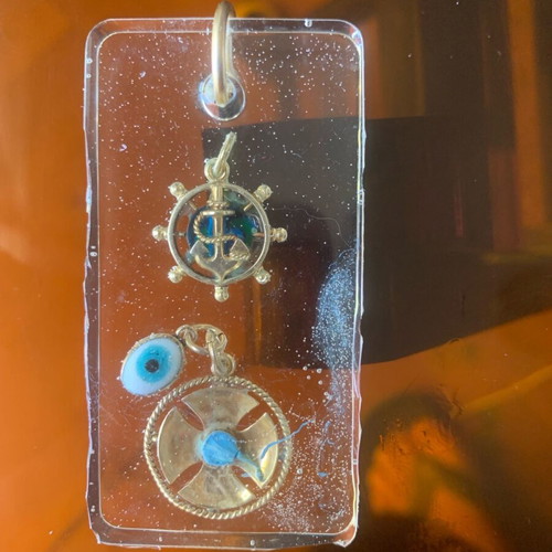Gold 18k pendant with liquid glass, nautical wheel and cross like new