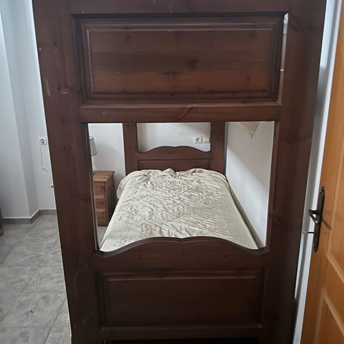 Bunk bed brown with mechanism for third mattress, like new