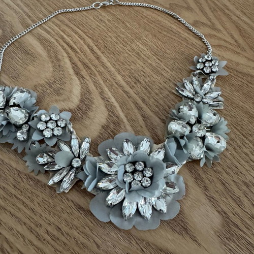 Necklace with rhinestones in gray and silver, like new