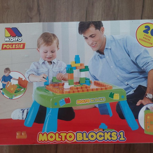 Molto Blocks 1 activity table with 30 building blocks like new