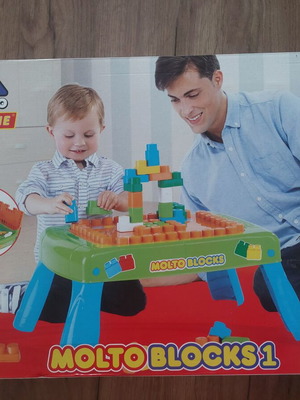 Molto Blocks 1 activity table with 30 building blocks like new