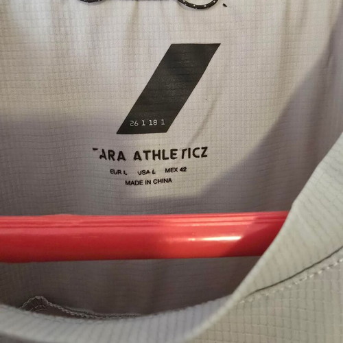 Zara men's athletic t-shirt like new, gray and silver, size L
