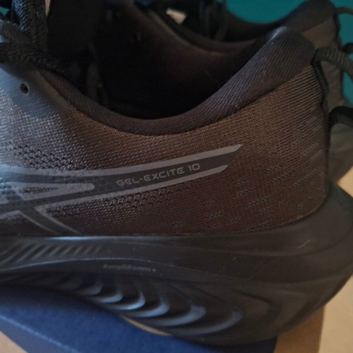 Asics Gel Excite 10 running shoes, size 41.5, black