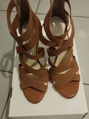 Sandals brown with elastic straps new, size 37