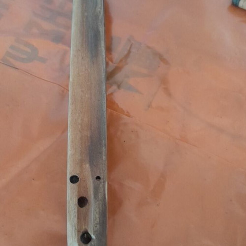 Weaving shuttle used with metal tips