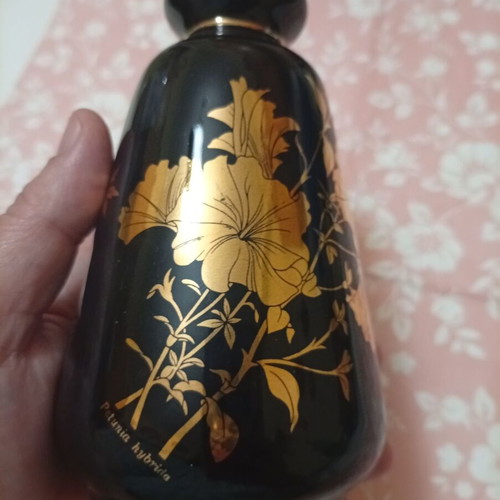 Handmade porcelain vase like new with 24k gold leafs