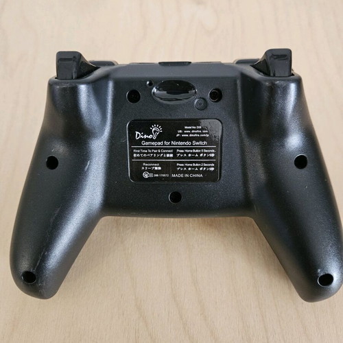 Wireless controller for Nintendo Switch used with gyroscope and vibration