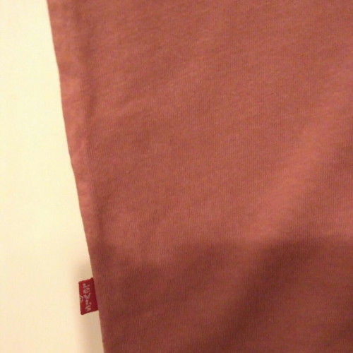 Levi's women's mako t-shirt used, size M, rotten apple color