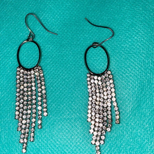 Silver women's dangling earrings like new