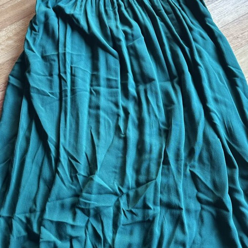 Long green skirt with pockets size S like new