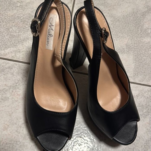 Amelia black pumps size 39 used with minor heel wear