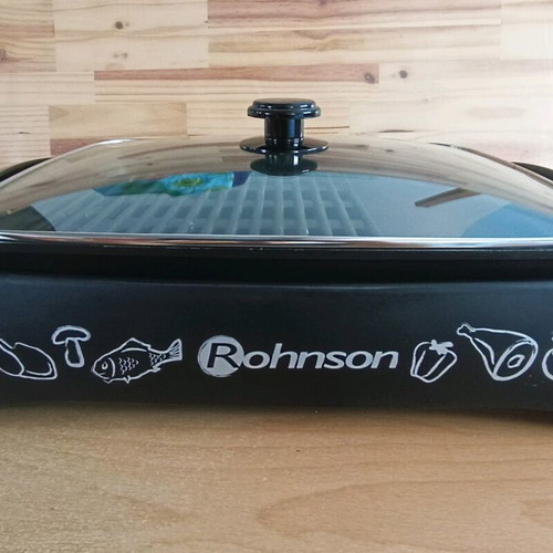 Rohnson R250 Electric Tabletop Grill like new with glass lid and thermostat