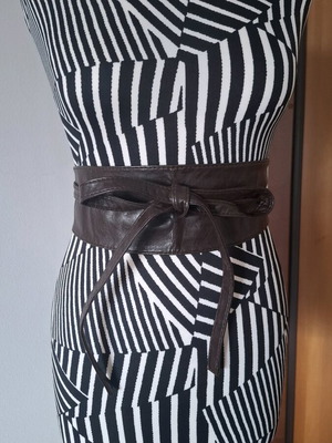 Ζώνες μεταχειρισμένες από δερματίνη σε σκούρο πράσινο και καφέ