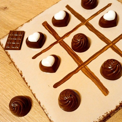 Handmade large ceramic tic tac toe 20×20cm with praline theme new