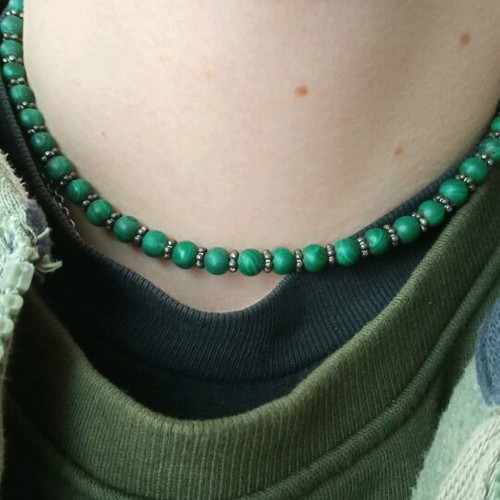 Silver necklace with malachite like new
