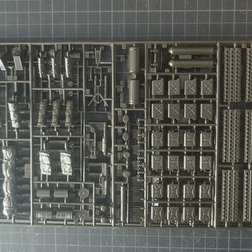 Italeri 423 1/35 Modern Battle Gear new model