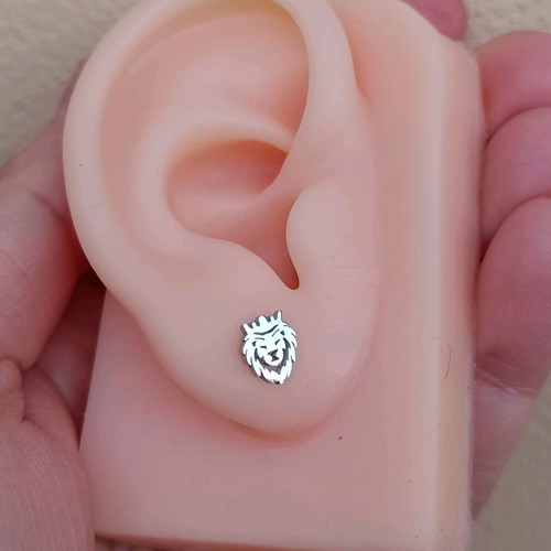 Unisex stainless steel lion head stud earrings