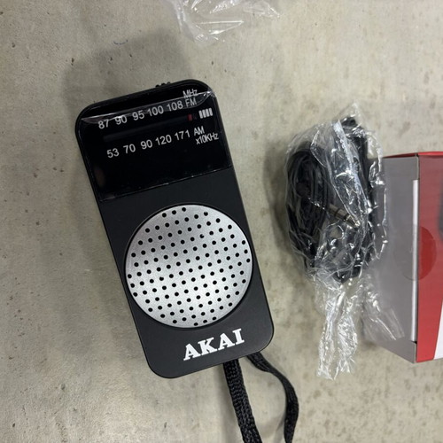 Akai AM/FM Pocket Radio APR-250 with Earphones