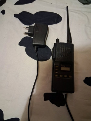Icom portable walkie-talkie used, long range, powered by socket only