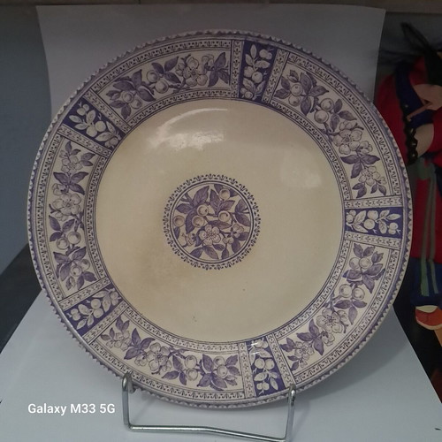 English collectible plate circa 1885