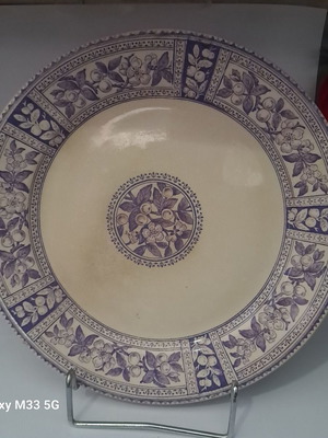 English collectible plate circa 1885