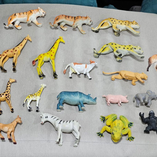 Animal figures used, set