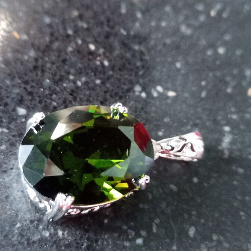 Pendant with green lab topaz in silver-plated base like new