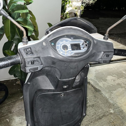 Sym Symphony 150 scooter like new, 17,000 km, white