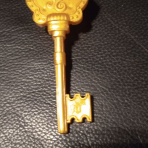 Sofia Doll Key Comb like new