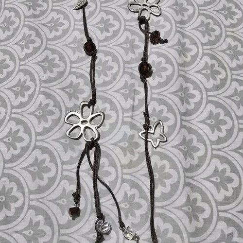 Necklace with beads and silver designs like new, brown and silver