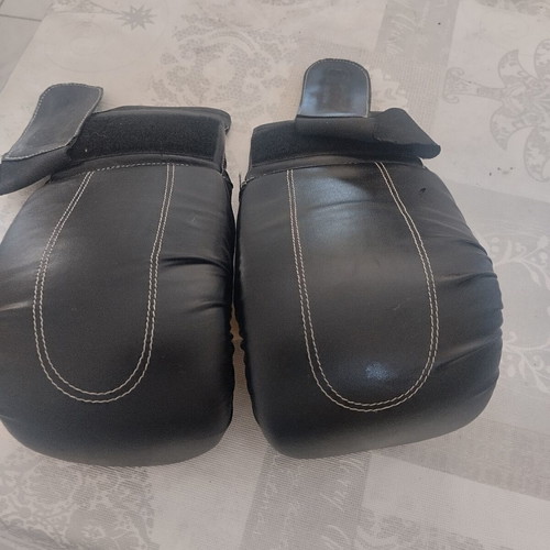 Men's boxing gloves for light training, black, without cloth bag