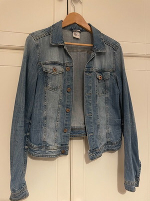 Jean jacket διαχρονικό τζιν μπουφάν