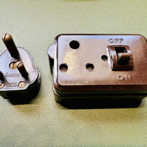 Vintage English Type Bakelite Switch Socket Contactum BS 546 like new