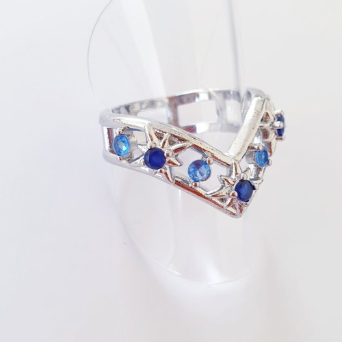 Silver 925 ring with blue zircon stones size 57 like new