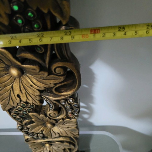 Mirror frame used with many details