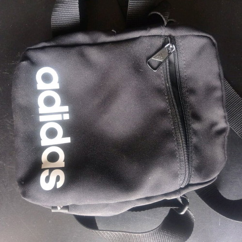 Τσαντάκι ώμου Adidas σαν καινούργιο, μαύρο