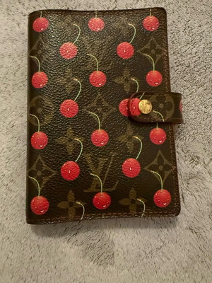 Louis Vuitton Cerises ατζέντα σαν καινούργιο με σπασμένη μεταλλική στήριξη
