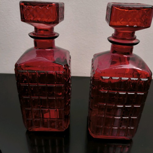 Set of three decorative vases in red glass like new