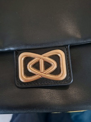 Aldo Eelinora Shoulder Bag like new, black with gold details