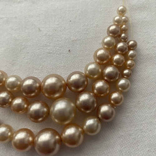 Elegant pearl necklace pink-gold, like new, 3 strands, 50 cm