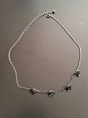 Gothic Black Rose Choker necklace like new with black roses