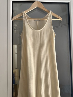 Maxi Zara Rib φόρεμα σαν καινούργιο, νούμερο Small, άσπρο μπεζ