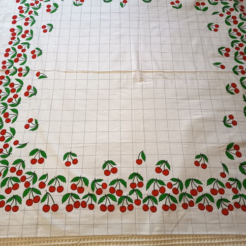 Vintage square tablecloth with cherries 130x130 cm like new
