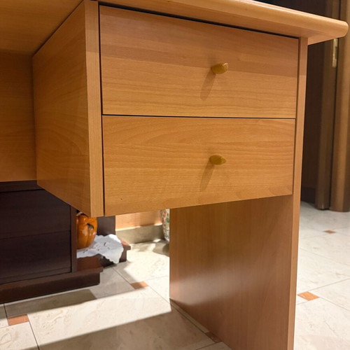 Room desk like new with 2 drawers