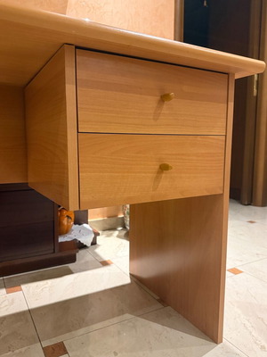 Room desk like new with 2 drawers