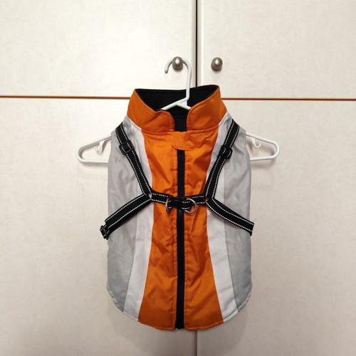 Sleeveless dog jacket with fleece lining like new