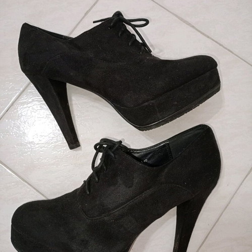 Suede pumps used black size 40 y2k with laces