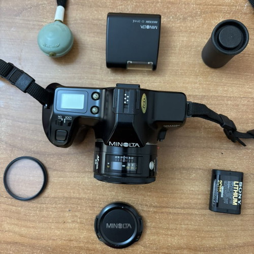 Minolta 3000i camera complete with carrying case like new