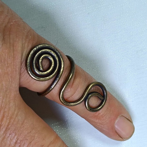 Brass ring with meander design handmade, new, oxidized, size 18.5 mm