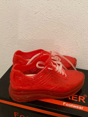 Sport shoes new, red, size 38